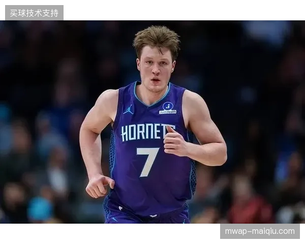 库珀·弗拉格凭借其攻防两端的全面表现,场均贡献21分击败竞争者荣获年度最佳新秀 库珀·弗拉格凭借其攻防两端的全面表现,场均贡献21分击败竞争者荣获年度最佳新秀